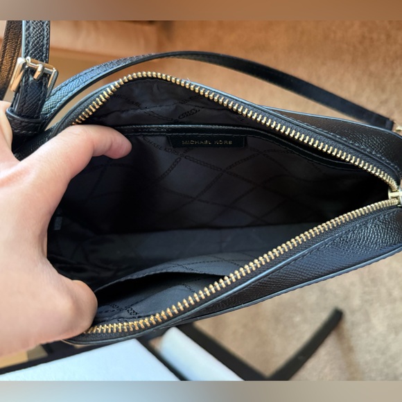 EUC Michael Kors Jet Set Large Saffiano Leather
Crossbody Bag - Picture 6 of 9